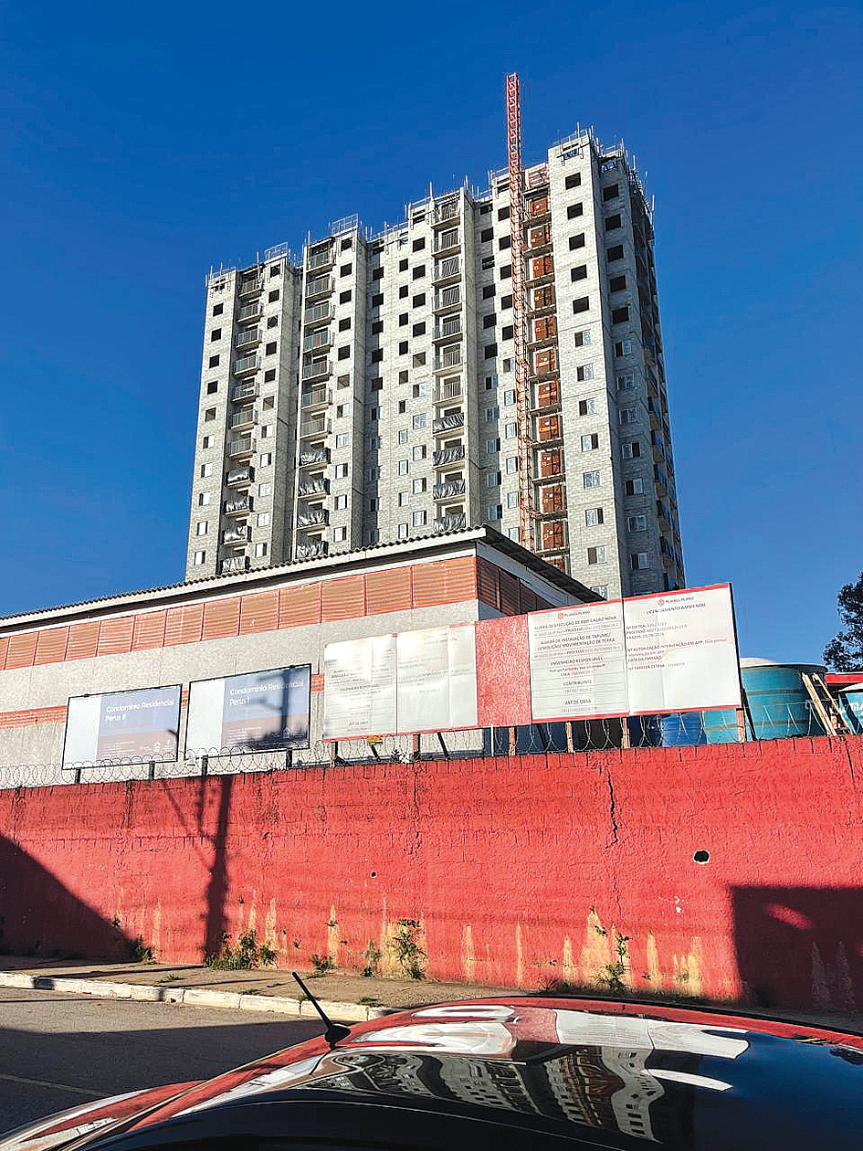 Trânsito em Perus cada dia mais caótico